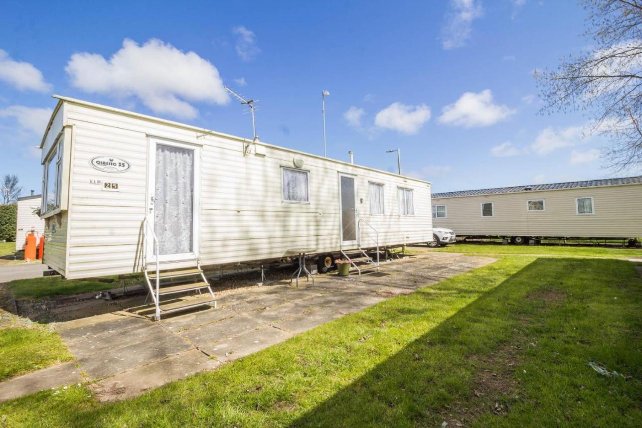 Great 8 Berth Caravan For Hire At Southview Holiday Park In Skegness Ref 33025E Exterior photo
